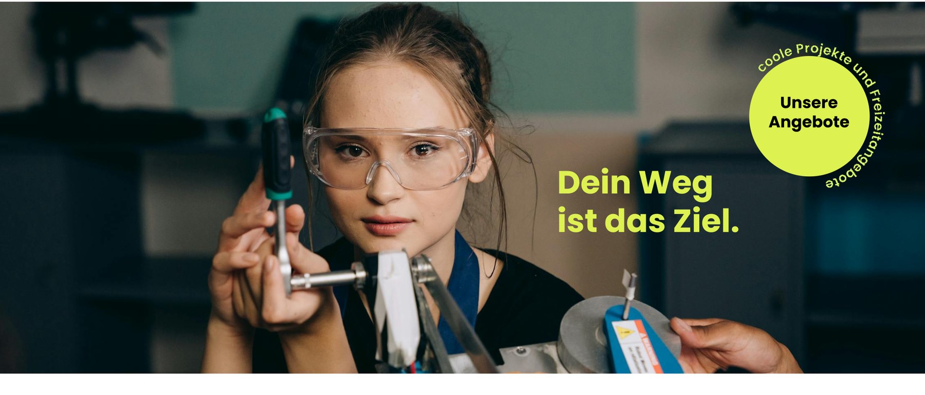 The homepage top: Dein Weg ist das Ziel, with the rotating Unsere Angebote badge